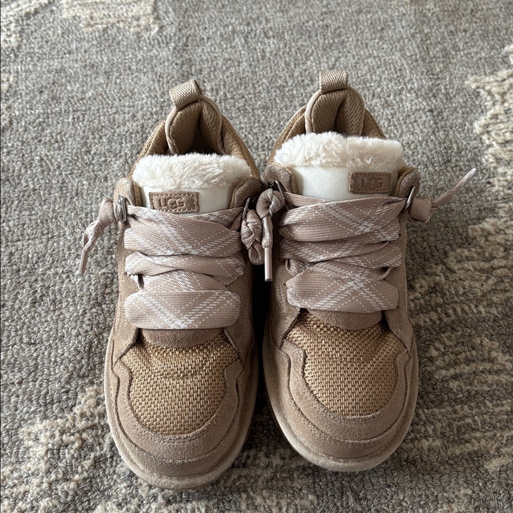 UGG lowmel sneakers size 5